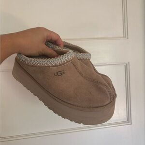 UGG Beige Suede Slippers with White Trim Platform Taz Size EU 38